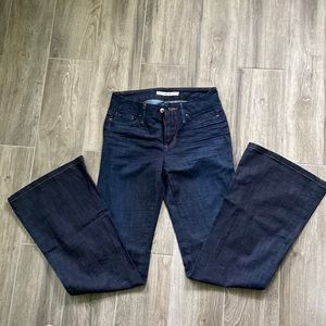 Beautiful and trendy Joe’s Jeans Fit: Gatsby mid rise wide leg.